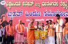 CM trying to suppress Hindu outfits in Karnataka, alleges Vajradehi seer